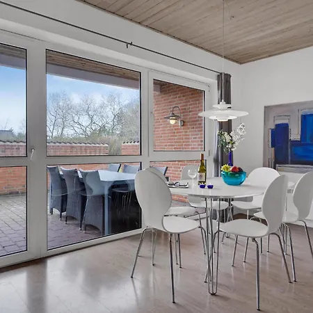 Romo 22 With Hot Tub